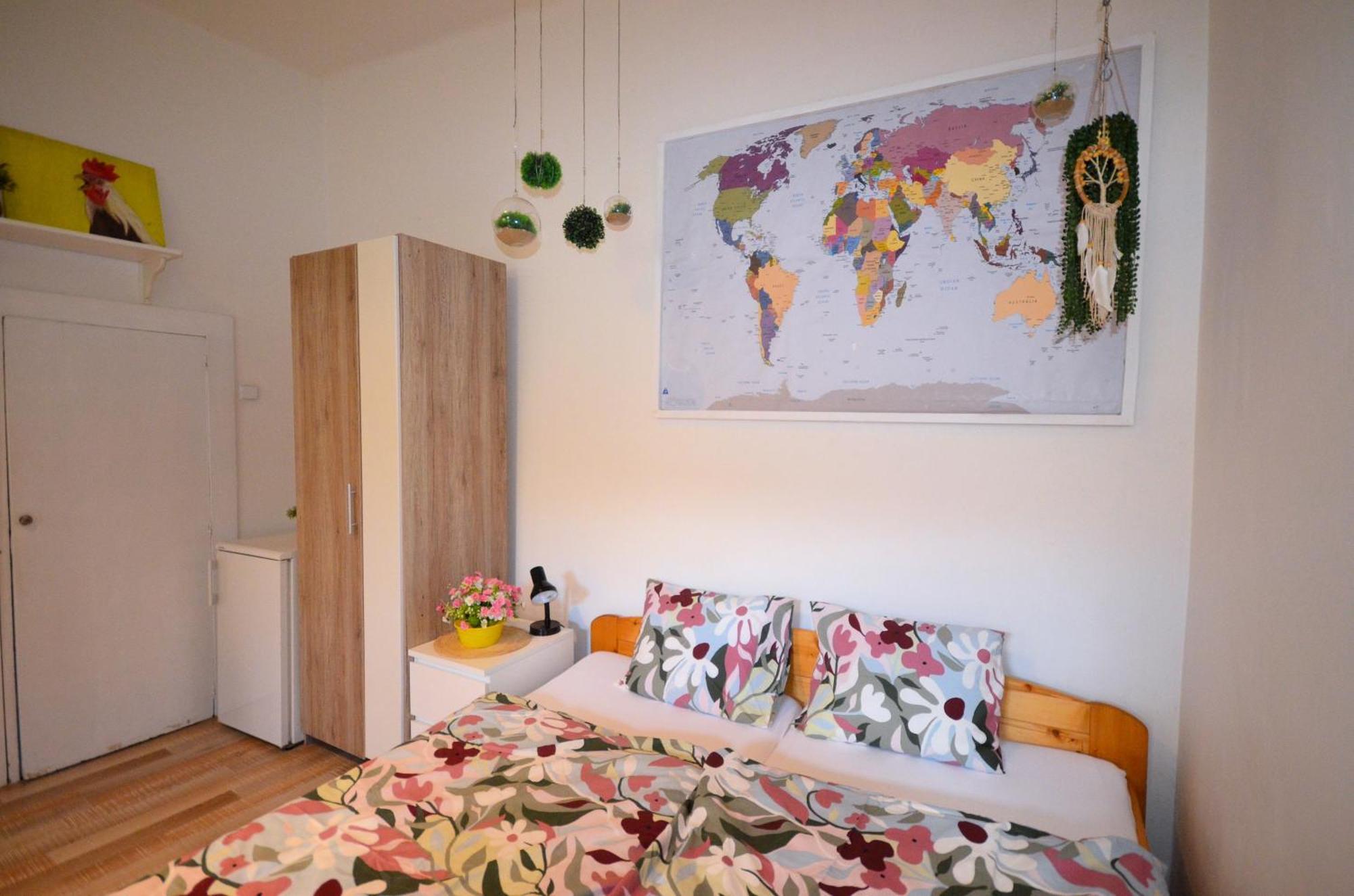 Travel&joy Backpackers Хостел