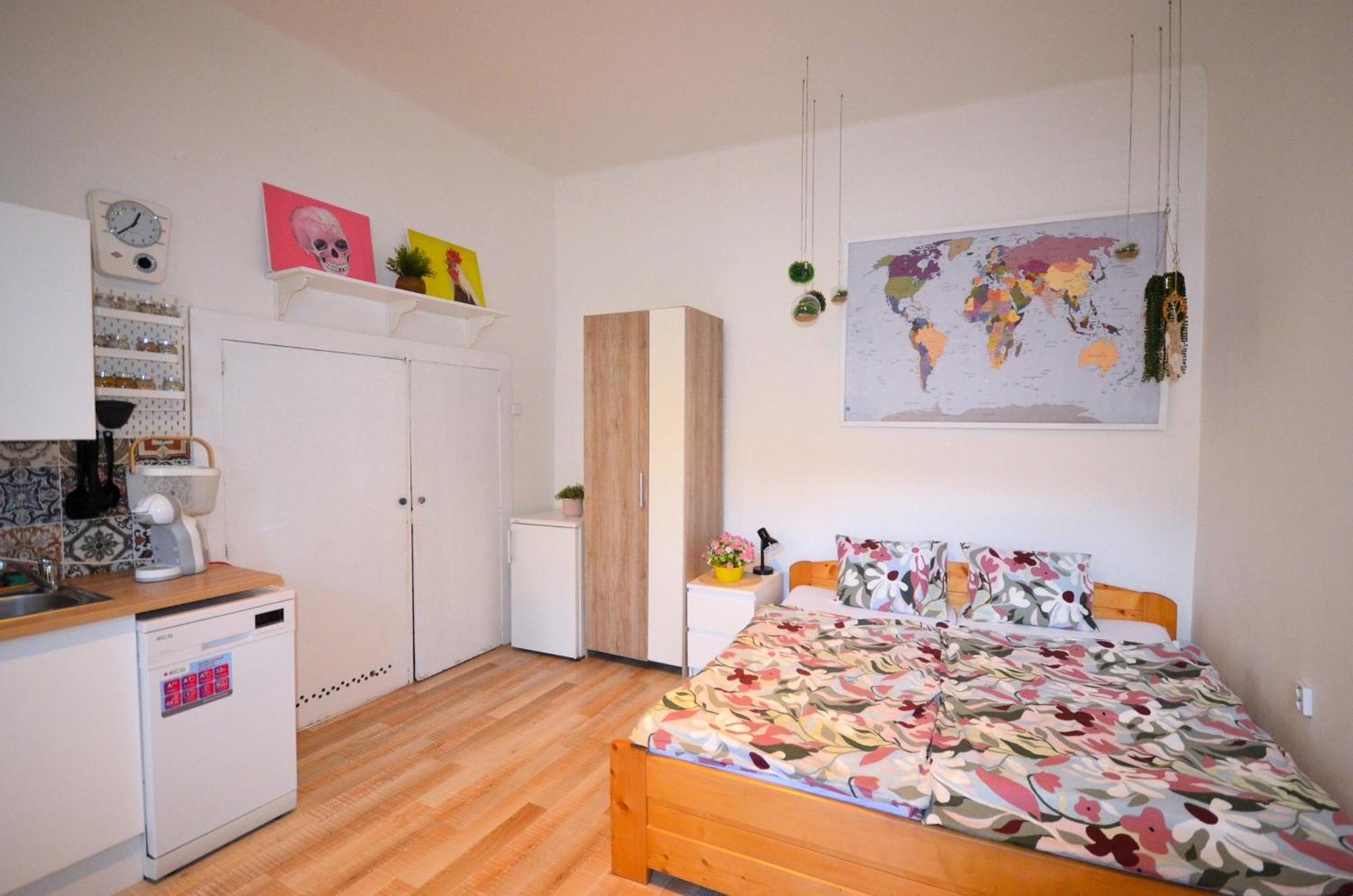 Хостел Travel&joy Backpackers *