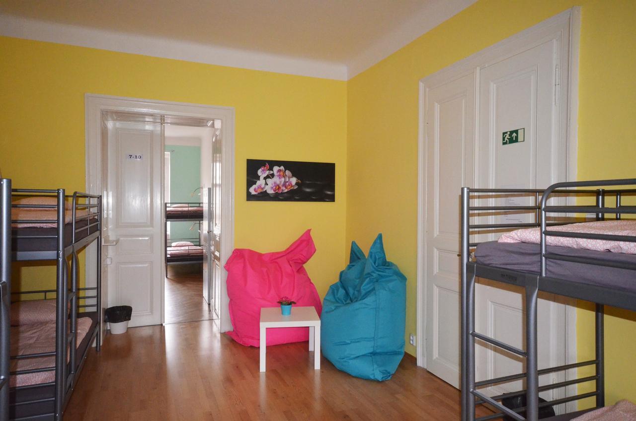 Хостел Travel&joy Backpackers *