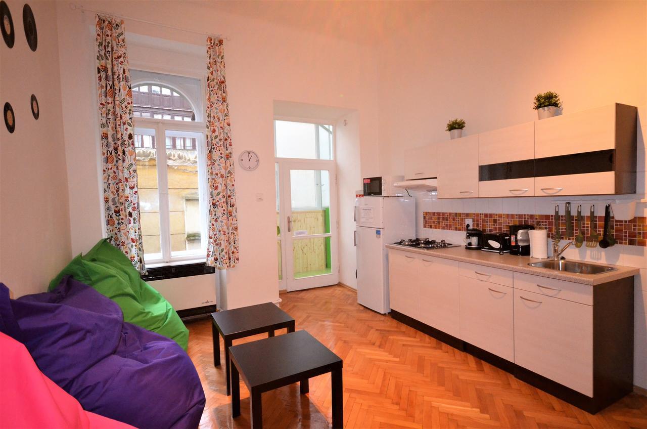 Хостел Travel&joy Backpackers *